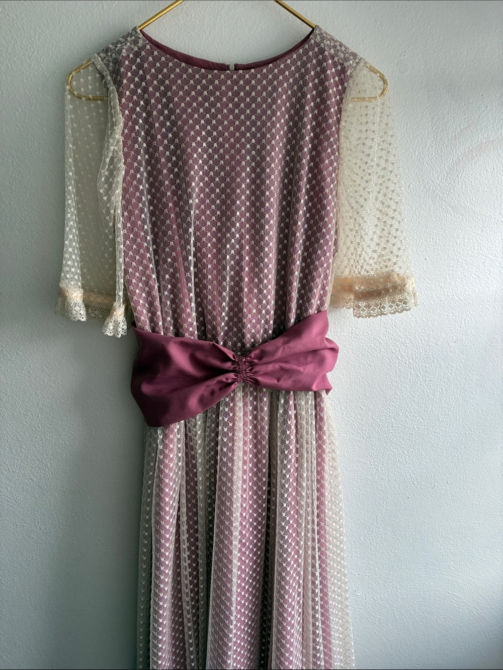 60s 70s Vintage Mauve Ribbon-Waist Midi Dress with Delicate Ivory Lace Overlay
